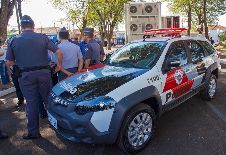 Motorista embriagado é detido após colidir com viatura da PM em Taubaté