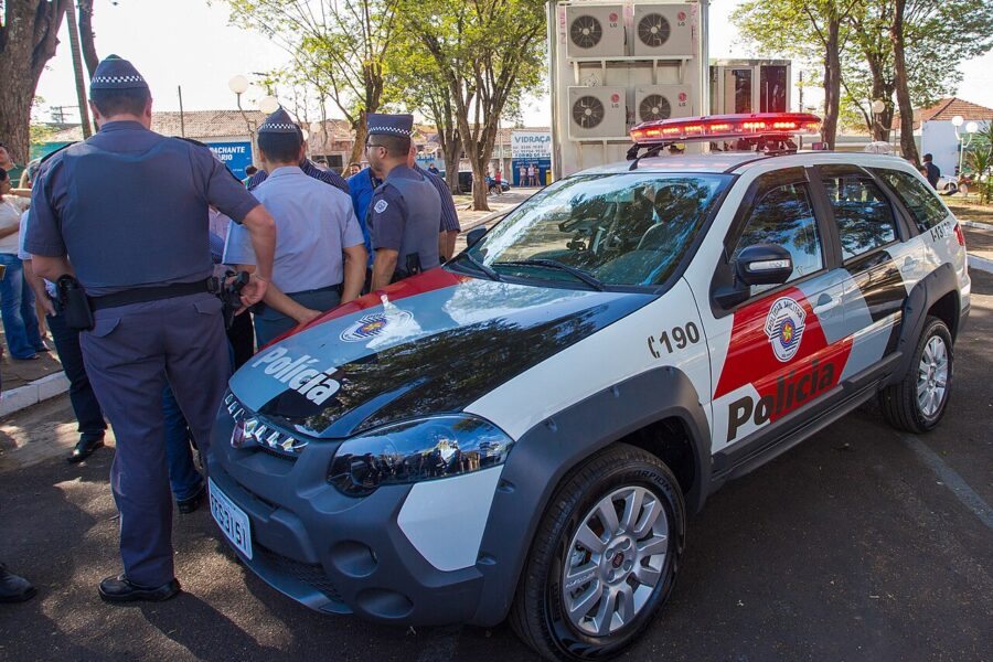 Motorista embriagado é detido após colidir com viatura da PM em Taubaté