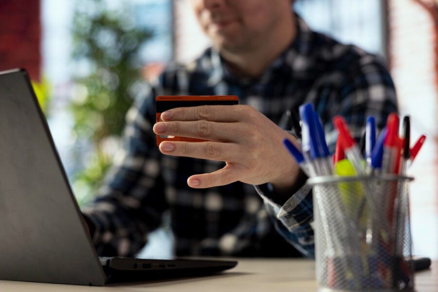 Crédito com desconto mais previsível entra no radar de trabalhadores com carteira assinada