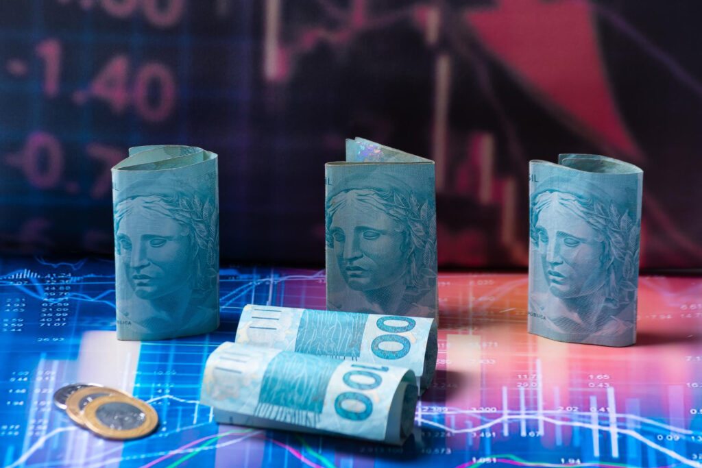 Quanto rendem R$ 100 mil, R$ 200 mil e R$ 300 mil? Entenda as diferenças entre Renda Fixa e Bolsa de Valores